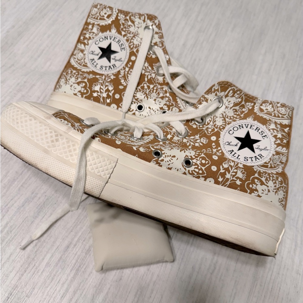Converse Chuck Taylor All Star Sneakers w/ Platforms (sz: 7.5)
